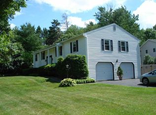 939 Northumberland Dr, Niskayuna, NY 12309