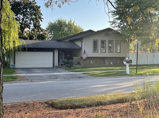 99 E Robinhood Way, Bolingbrook, IL 60440