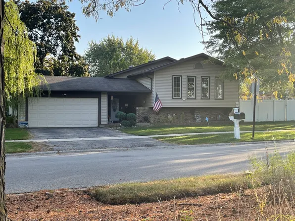 99 E Robinhood Way, Bolingbrook, IL 60440