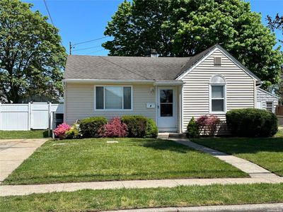 9 Washington Drive, Lindenhurst, NY, 11757
