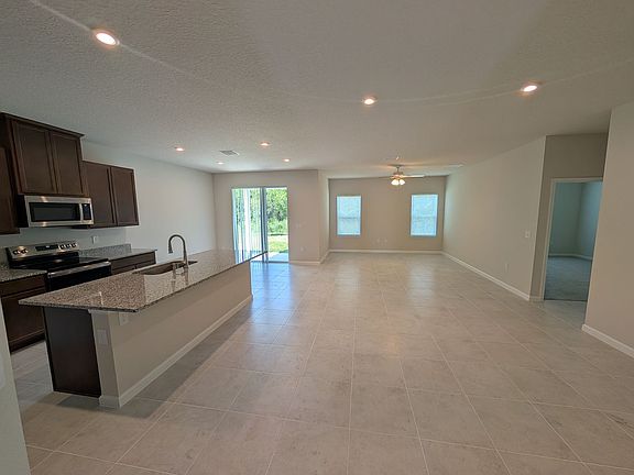 4th image of 2504 Landing Dr
