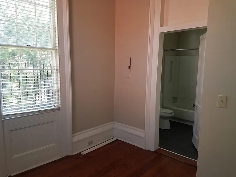 220 Calhoun St — Photo 5