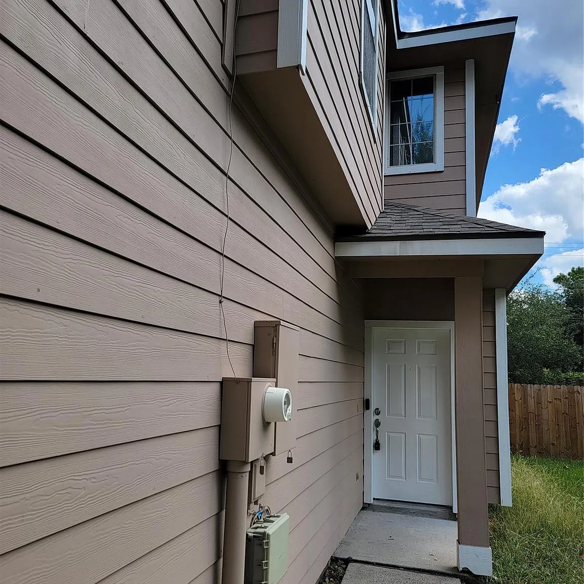 3 bed, 2.5 bath, 1690 sqft, $2,000 — Photo 2