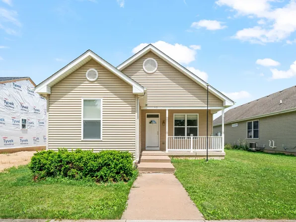 112 River Bend Dr, Genoa, IL 60135