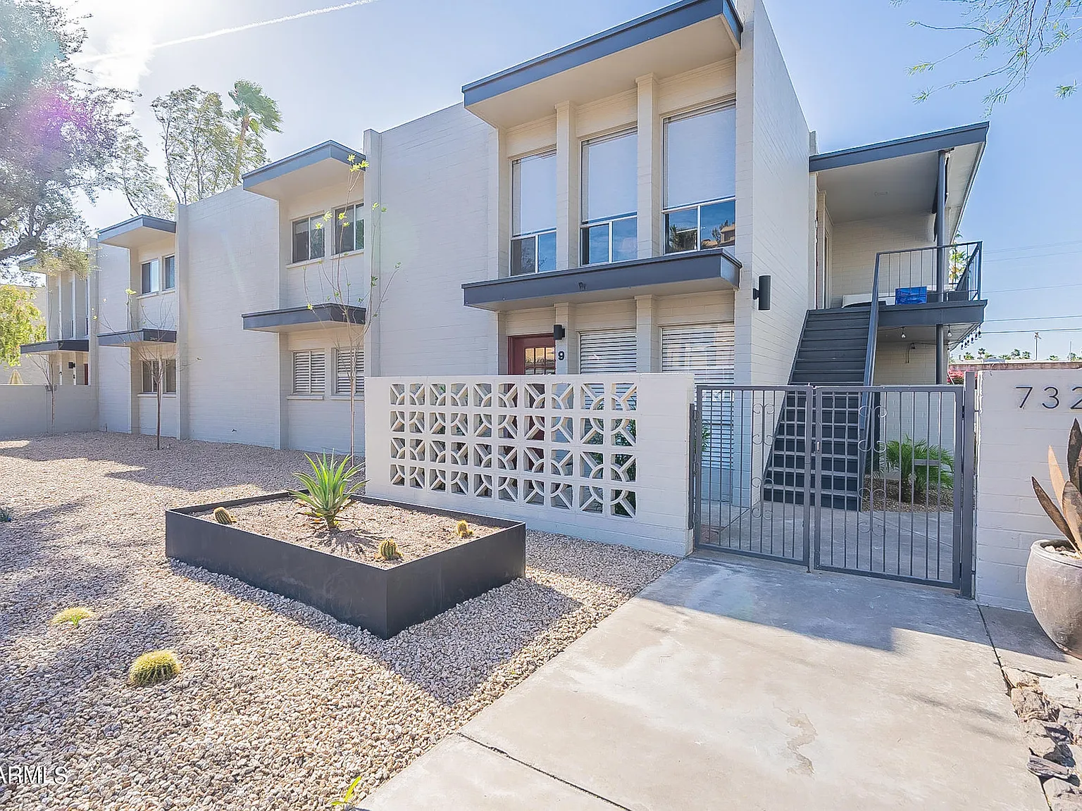 2 bed, 2.0 bath, 999 sqft, $2,500 — Photo 2