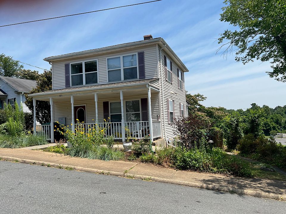 Triplex in the Rose Hill neighborhood