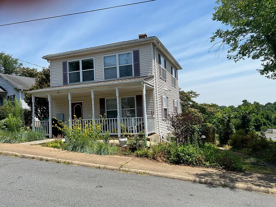Triplex in the Rose Hill neighborhood