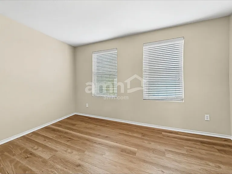 429 Grant Ln — Photo 20