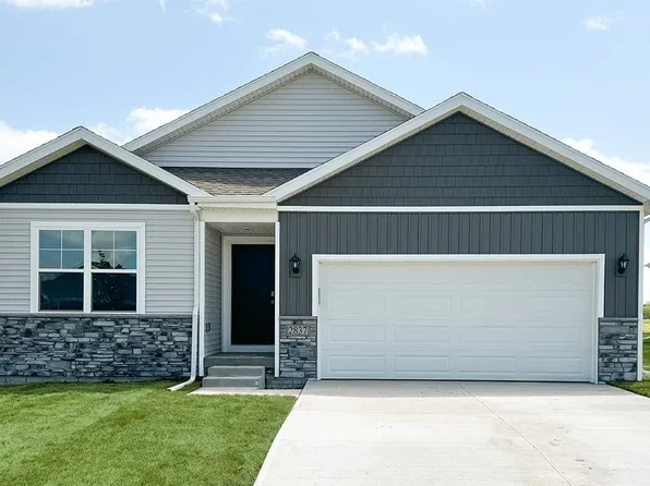 712 Bear Dr, Tiffin, IA 52340