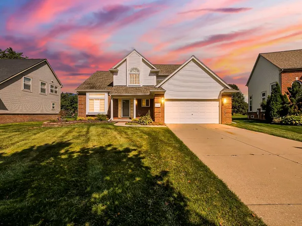 3140 Mulberry Ct, Wixom, MI 48393