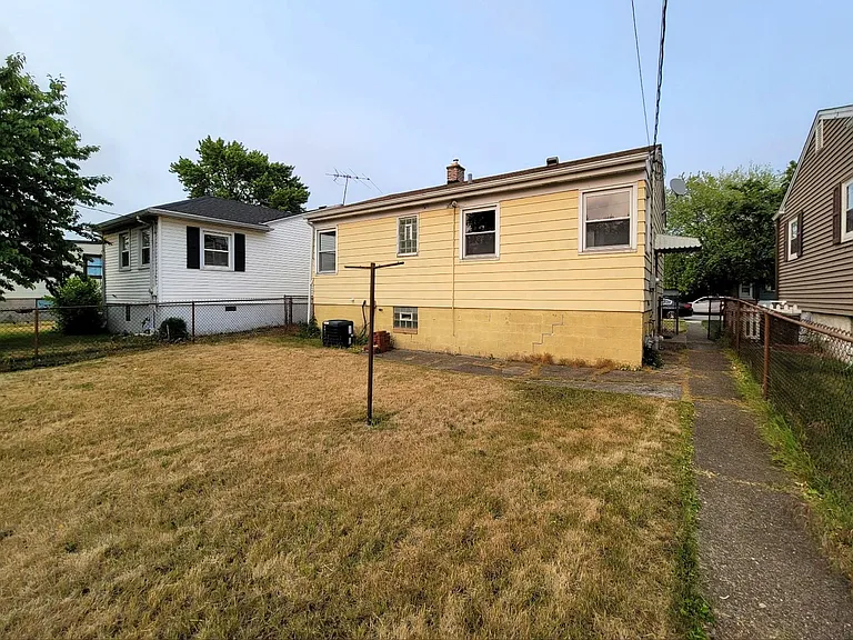 2716 White Oak Ave — Photo 17