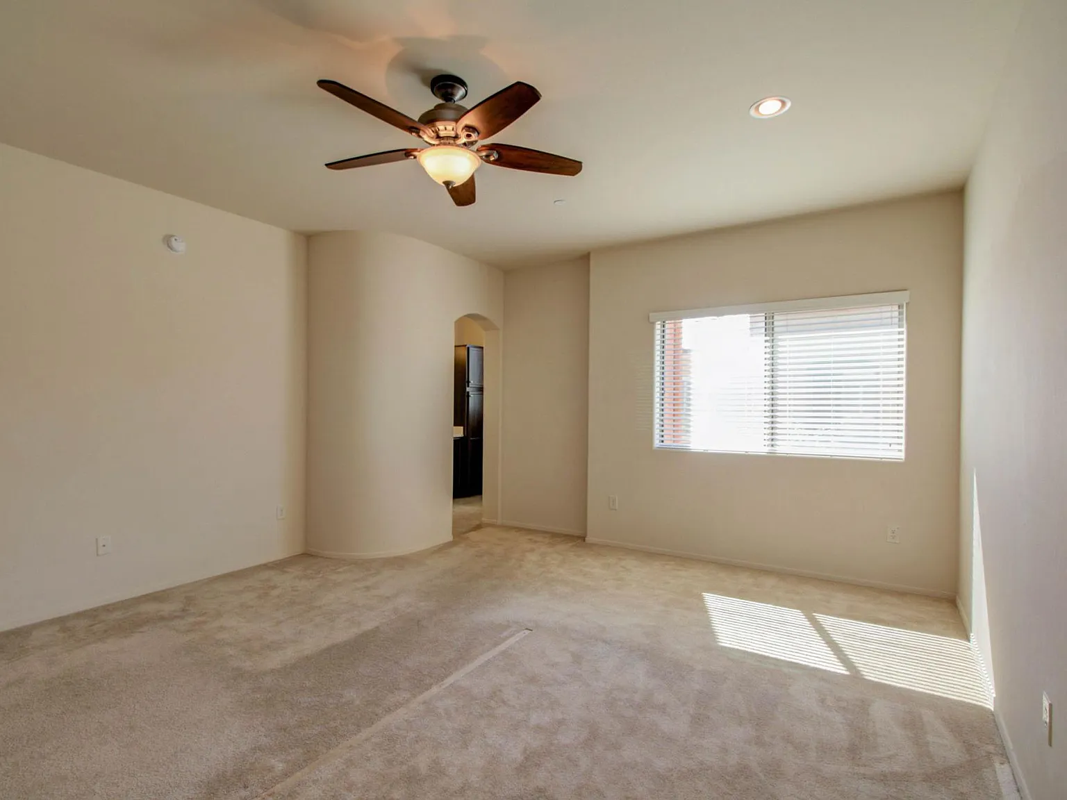 3 bed, 1811 sqft, $2,045 — Photo 3