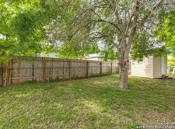 5th image of 2915 Beech Plain Dr