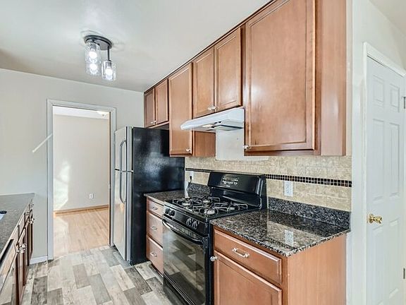 4th image of 3701 Woodbine Ln