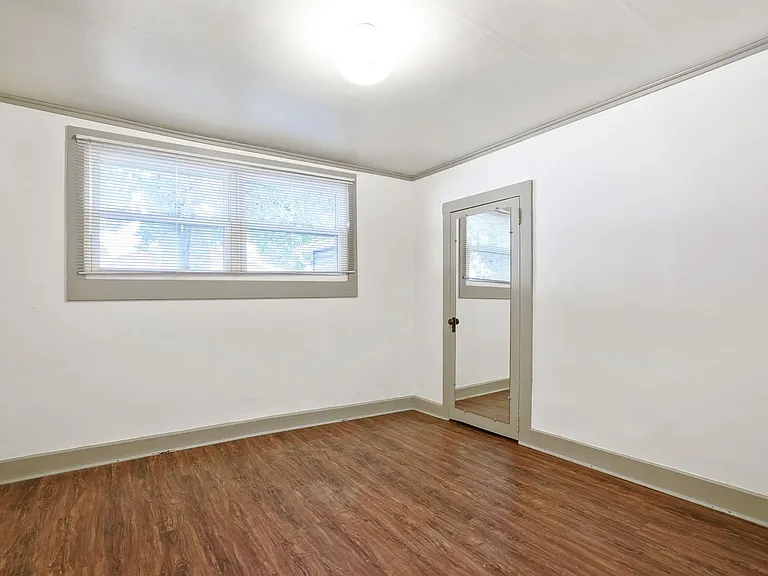 137-141 W Church St — Photo 15