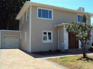 19 Murray Rd, Hicksville, NY 11801