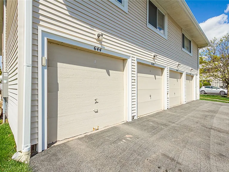 644 Eastbrooke Ln — Photo 18