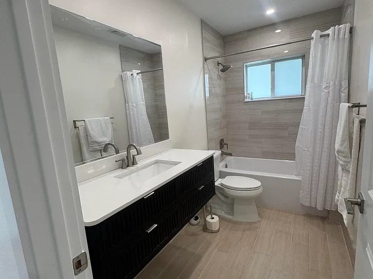 725 NE 160th Ter — Photo 18