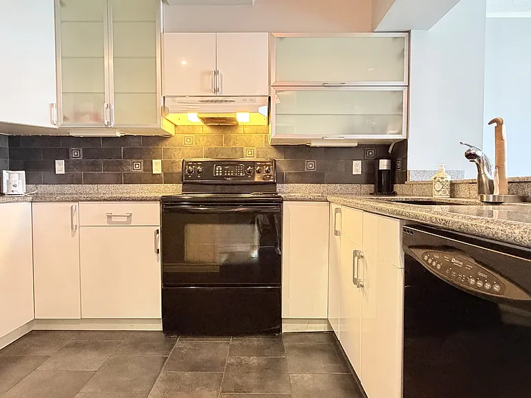 515 Riverside Dr W #703 — Photo 3