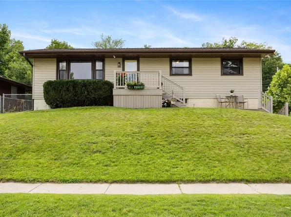 1625 Sierra Dr NE, Cedar Rapids, IA 52402