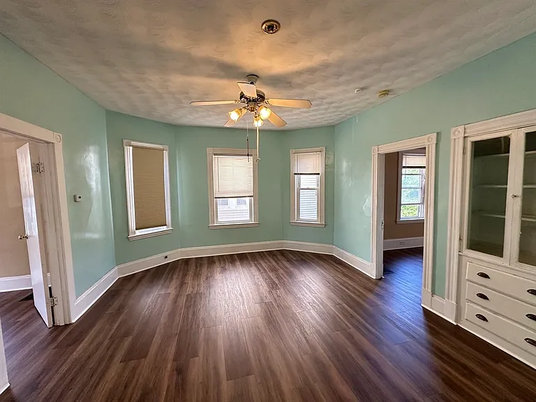49 Ashland St #49 — Photo 4