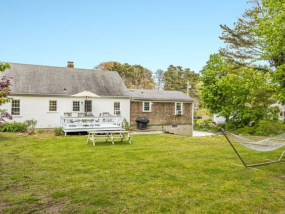 5th image of 44 Vineyard Avenue