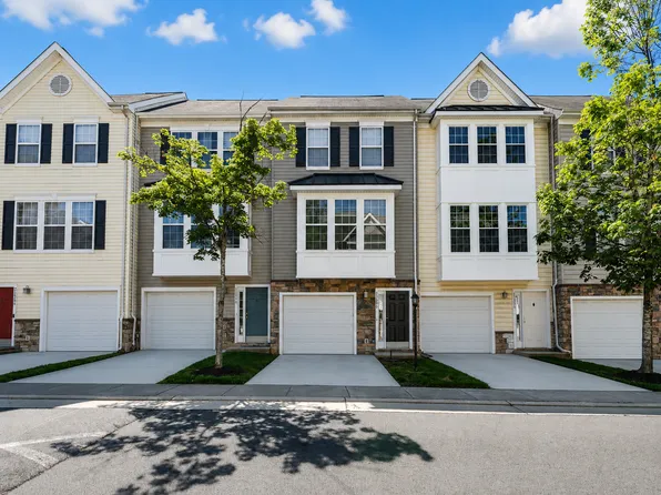 23092 Fontwell Sq, Sterling, VA 20166