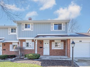 1562 Dundee Dr, Wheaton, IL 60189