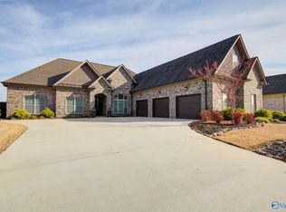 22698 Bluffview Dr, Athens, AL 35613
