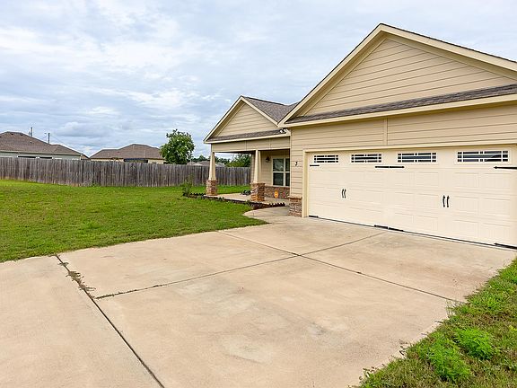 2nd image of 3 Eagle Nest Ct