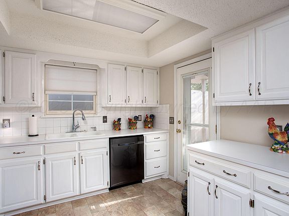 4th image of 1100 Montclair Dr