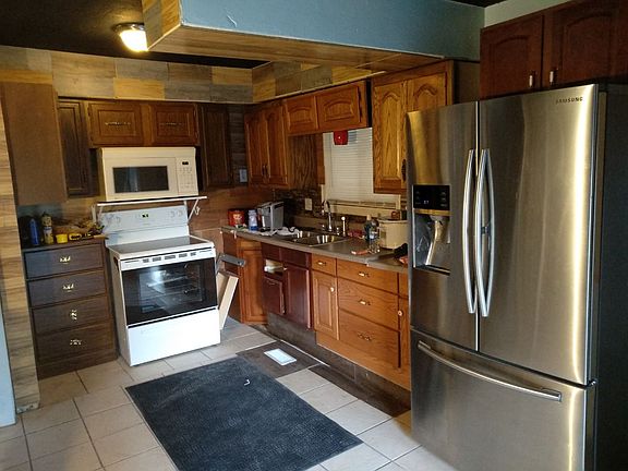 4th image of 2621 N Main St