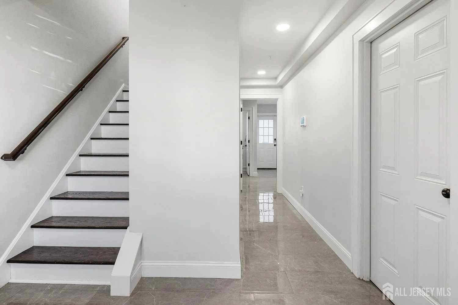 3 bed, 2.5 bath, 2223 sqft, $4,000 — Photo 3
