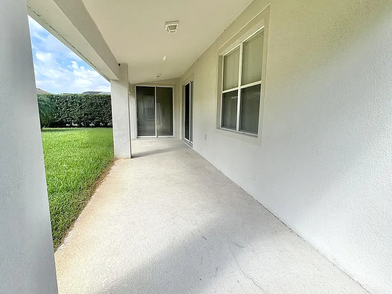 2370 Hinsdale Dr — Photo 32