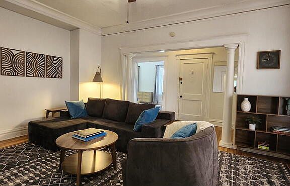 2nd image of 6009 Kingsbury Ave APT 2