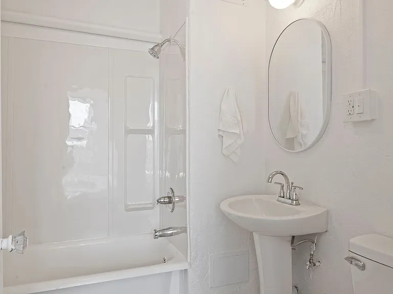 St. Regis Apartments — Photo 41
