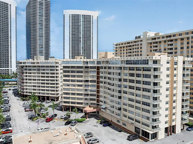 1817 S Ocean Dr #Penthouse 19 — Photo 27