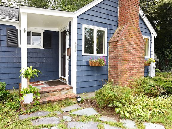 4th image of 495 Thicket St