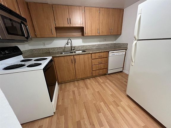 3rd image of 9375 Fontainebleau Blvd APT L112