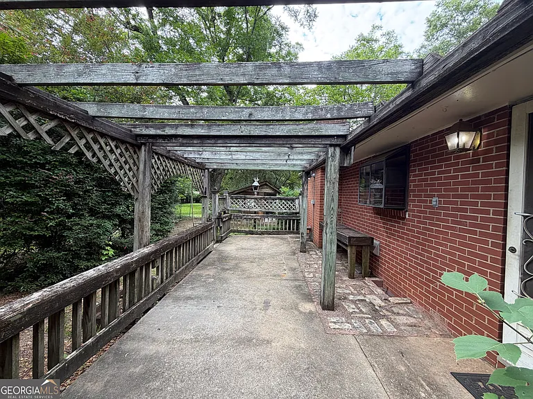 1054 College Station Rd — Photo 15