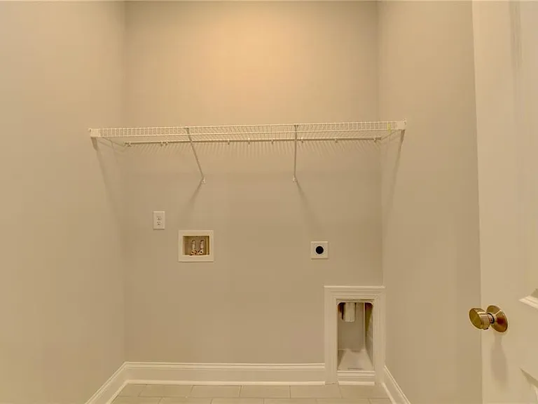 4536 Molder Dr — Photo 37