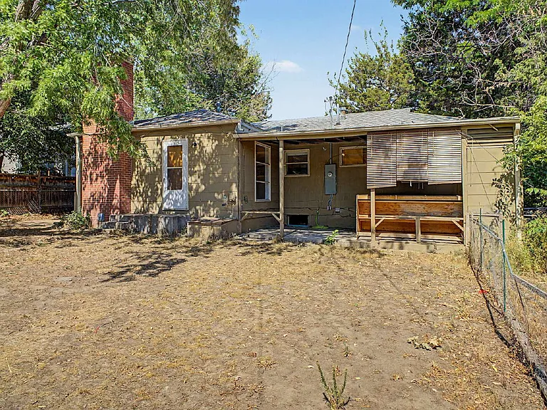 1230 S Grape St — Photo 33