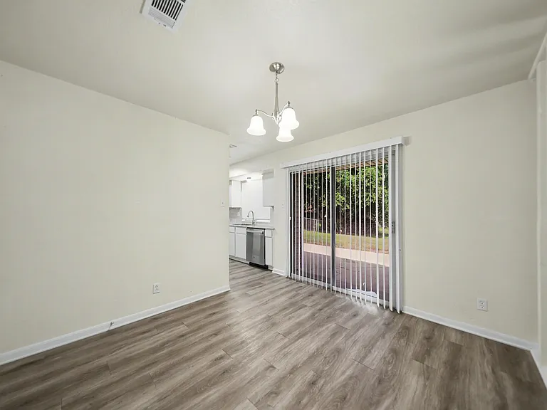 2902 Lawndale St — Photo 5