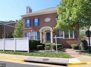 6914 Inlet Cove Dr, Fort Belvoir, VA 22060