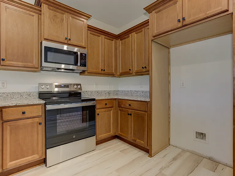 605 Summit Point #A — Photo 21