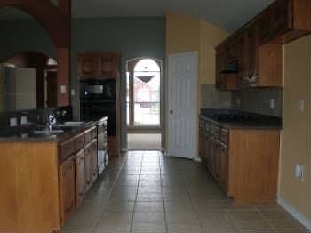 4th image of 4406 Oakwood Ln