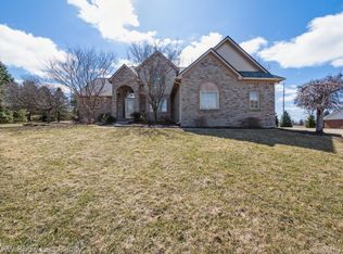 9107 Rotondo Dr, Howell, MI 48855