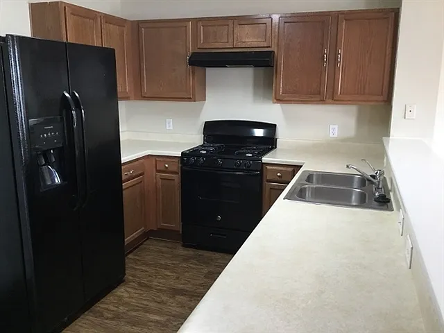 3 bed, 2.5 bath, 1699 sqft, $2,070 — Photo 2