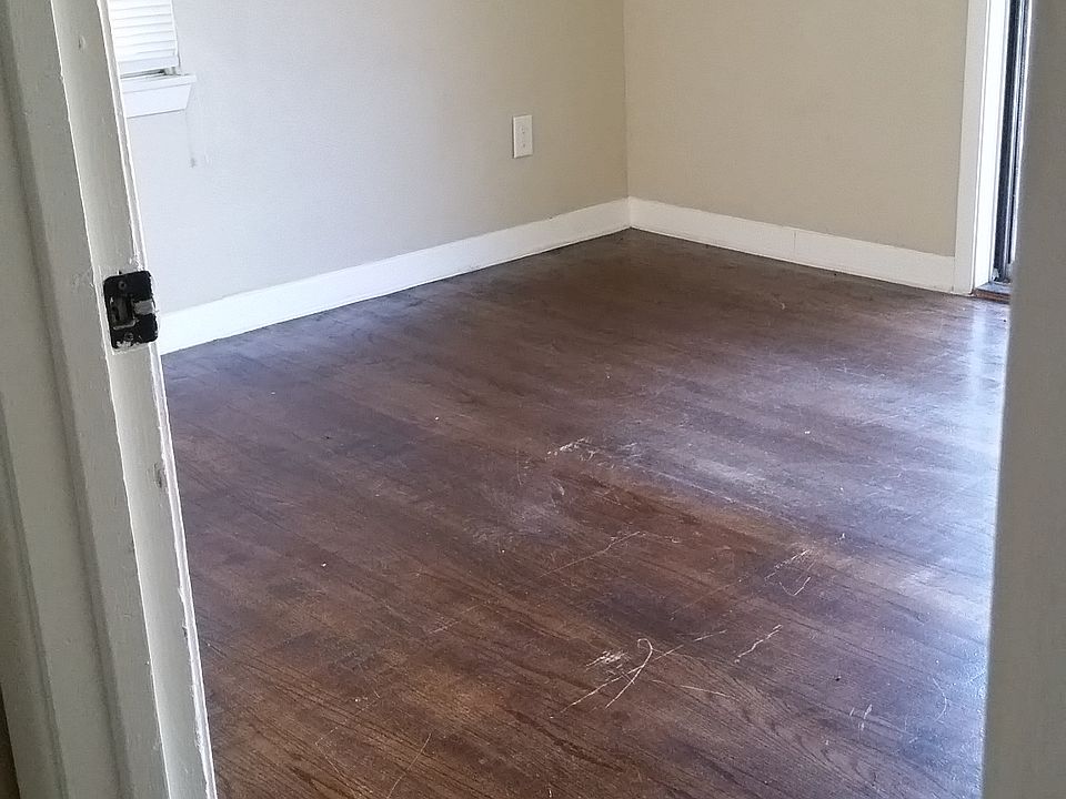2nd image of 2714 Oak Dr