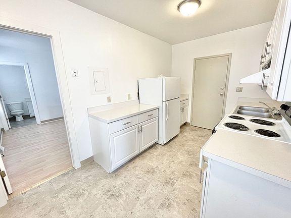 3rd image of 1718-34 E Lafayette Pl #1718-01